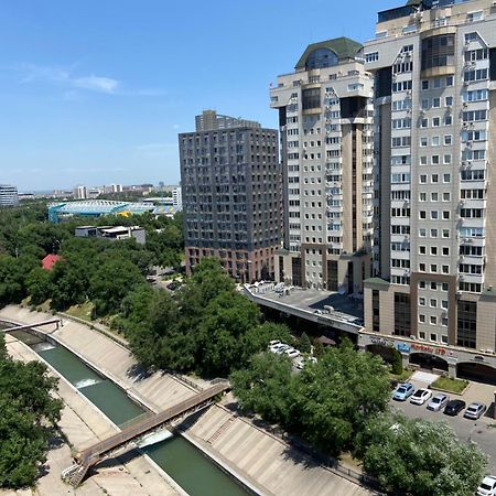 Квартира В Центре Алматы Kültér fotó